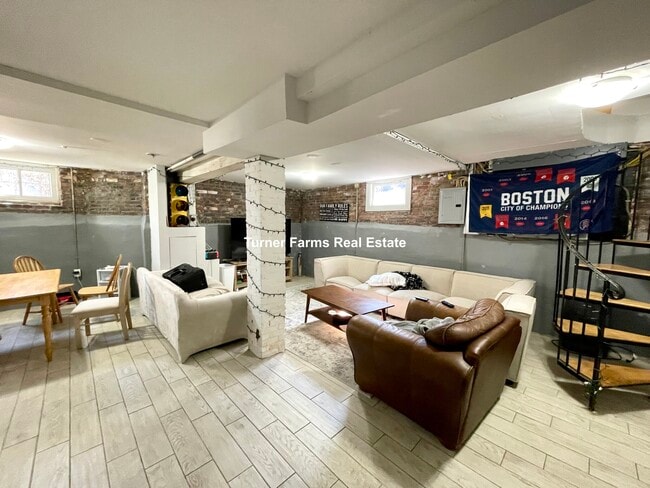 Building Photo - 38 Cherry St Unit 1