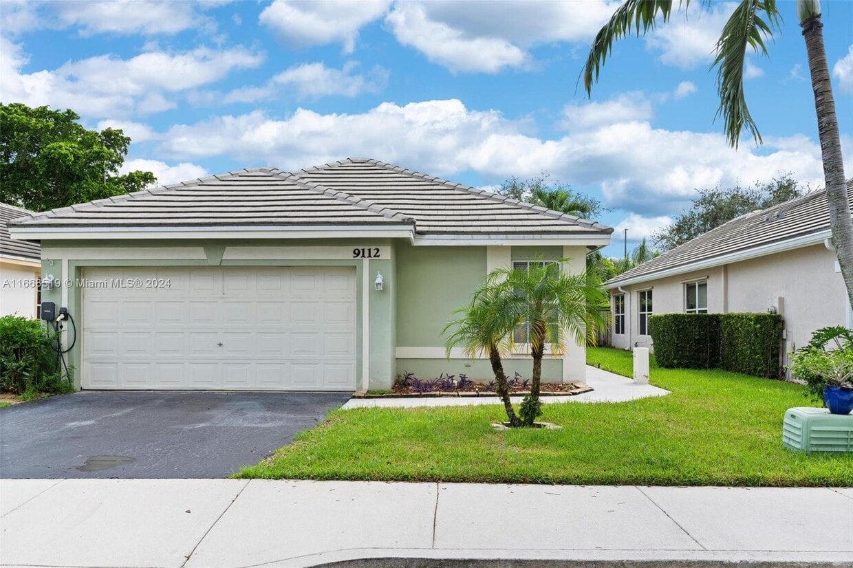 Photo - 9112 Lake Park Cir S (Davie, FL)