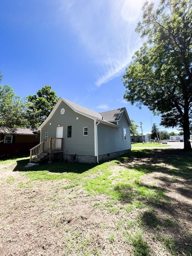 Photo - Like NEW 2 Bedroom, 2 Bath House, Appliances Included, Very VERY NICE !!!