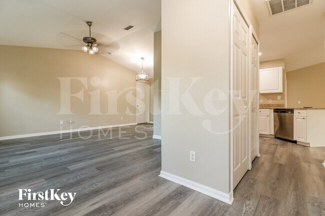 Photo - 2607 Thomas Ln