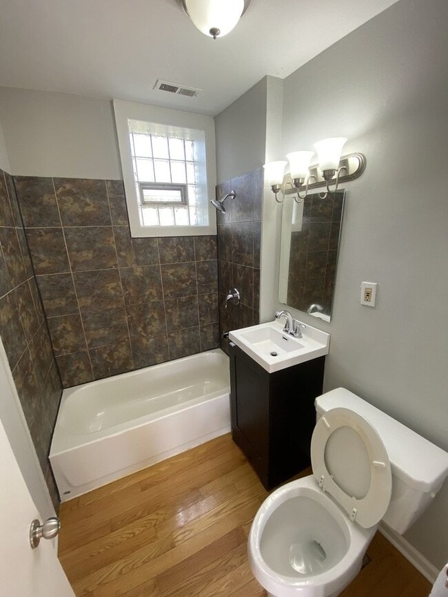 Photo - 2608 W Le Moyne St Unit 3
