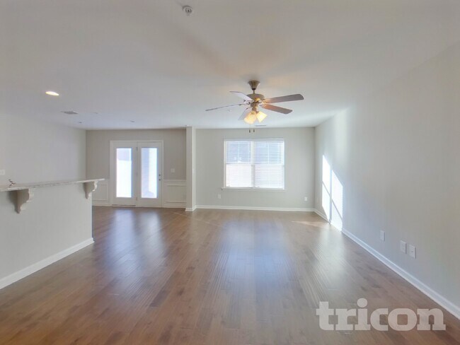 Photo - 4009 Commons Dr