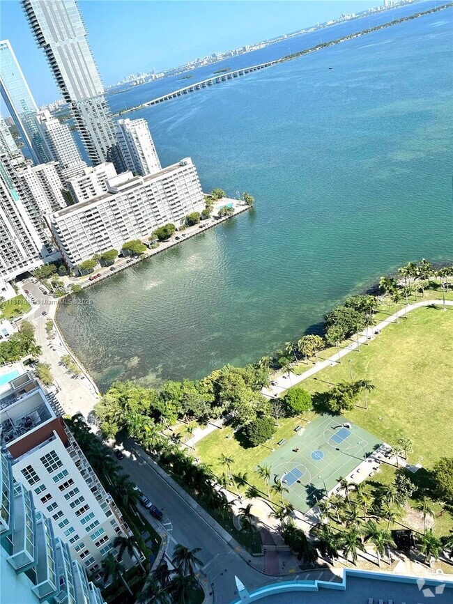 Building Photo - 1900 N Bayshore Dr Unit 3510 Rental
