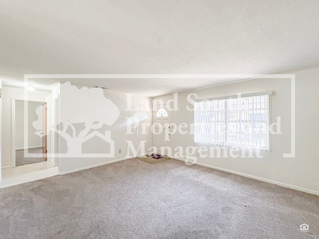 Photo - 322 Ariana St