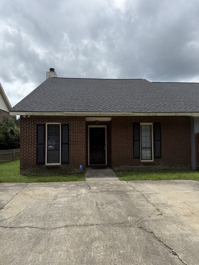 Building Photo - 311 Leisure Lake Dr