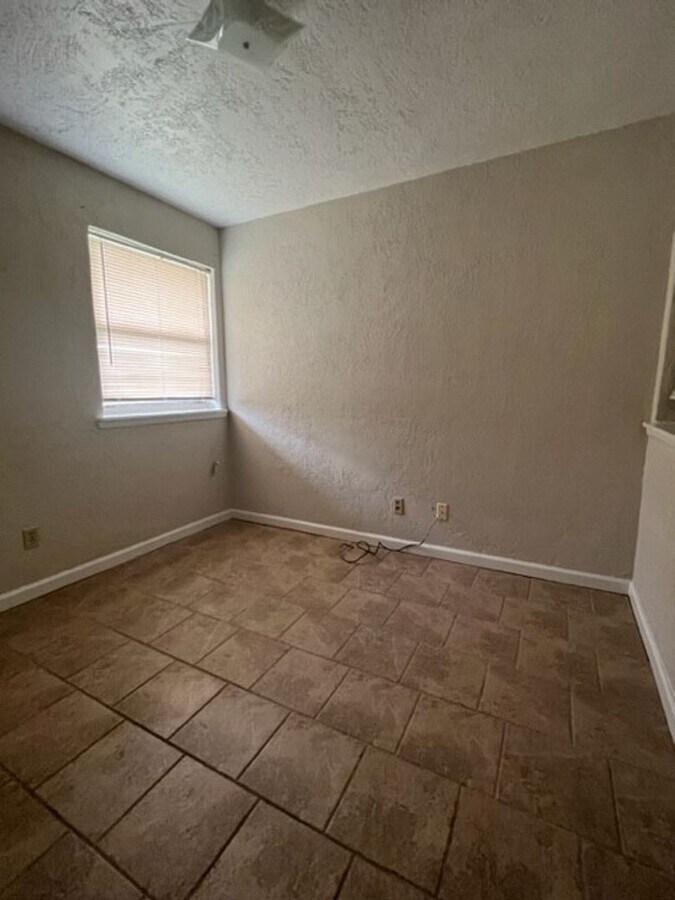 Photo - 17 NW 25th St