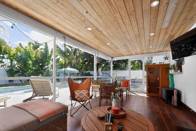 Photo - 976 SW 11th St