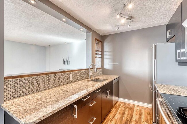 Photo - 314-814 14 St NW