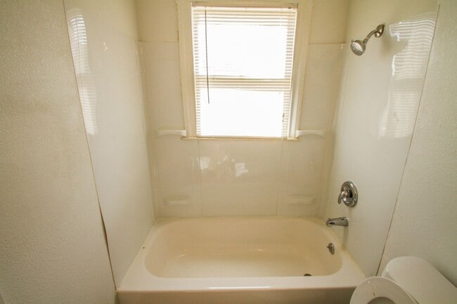 Photo - Spacious Cozy Home in Eastlawn