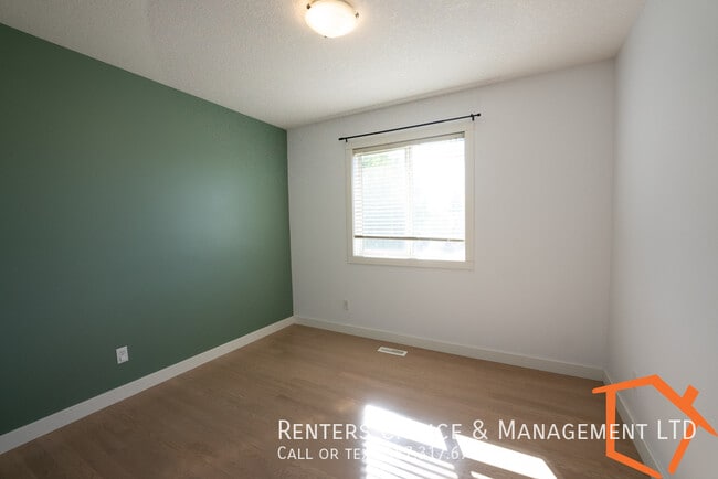 Photo - 3 Bedroom House With Yard, Lawn Care and Snow Removal Included