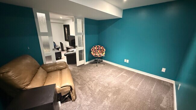 Photo - 8556 Milomir St