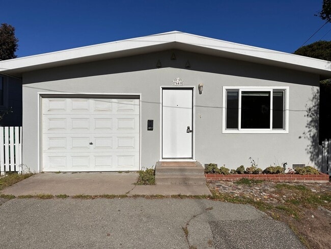 Building Photo - pine764 Unit B