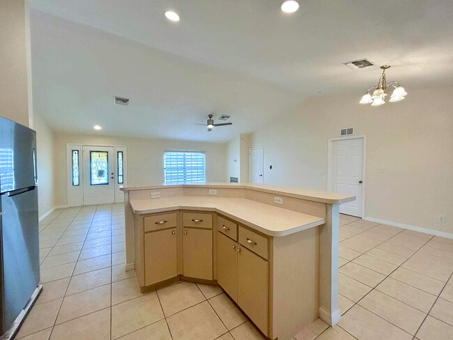 Photo - 328 W Sugarland Cir