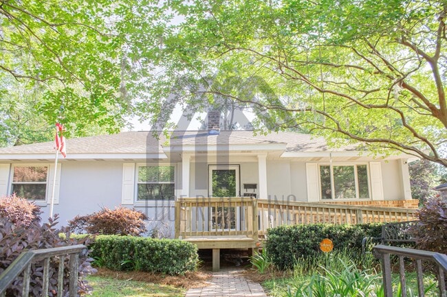 Building Photo - 135 E Derenne Ave