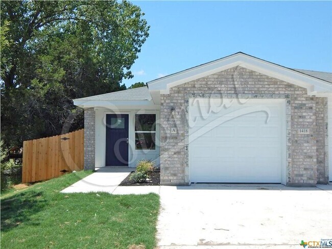 Building Photo - 1418 Shoshoni Trail Unit A Rental