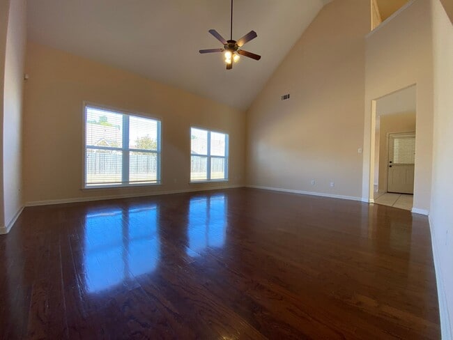 Photo - Bartlett 4 Bedroom 2.5 Bath Rental Home in Country Creek Subdivision