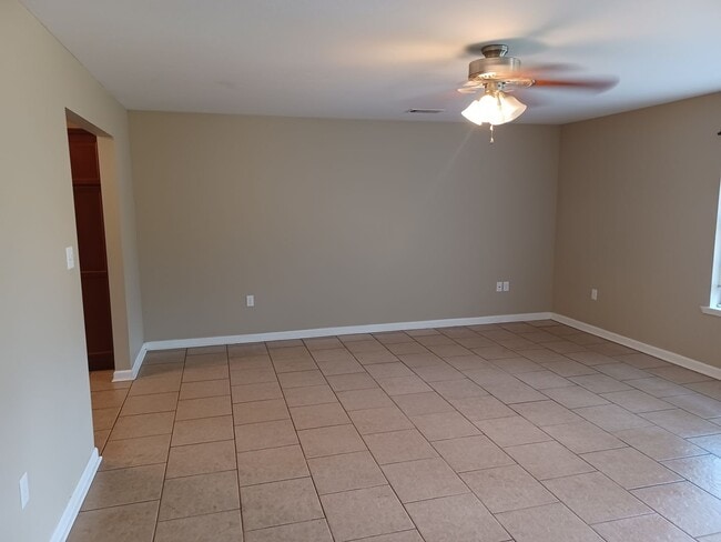 Photo - 128 Herman Ln Unidad A