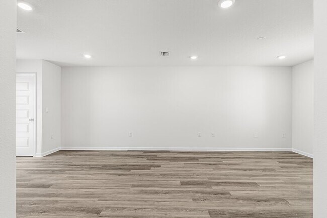 Photo - 7202 Madison Sq Dr