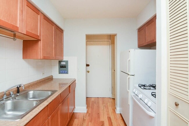 Photo - 515 W Briar Pl Unit 302