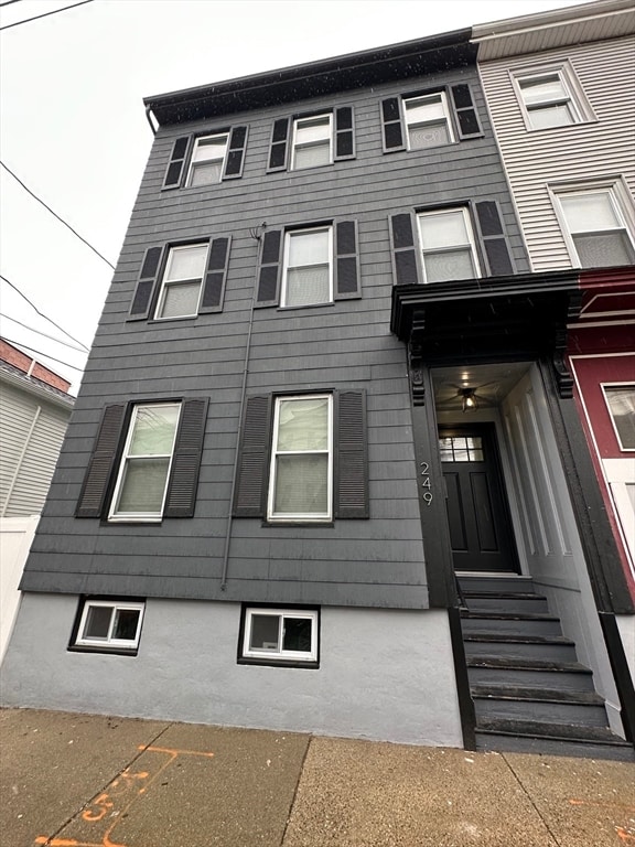 Building Photo - 249 Everett St Unit 2