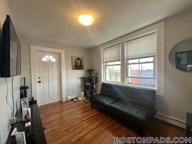 Photo - 972 Saratoga St Unit 4