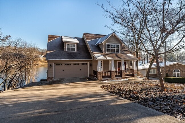 Building Photo - Lake Avalon Frontage Rental