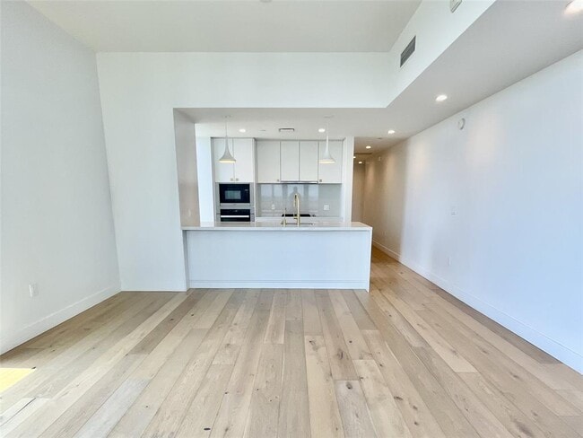 Building Photo - 70 Rainey St Unit 2107 Rental