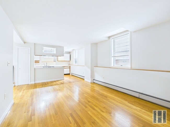 Building Photo - 3 Bartlett St Unit B