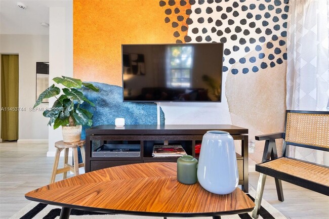 Photo - 201 NE 16th Ct