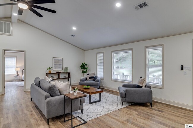 Photo - 281 Williams Rd