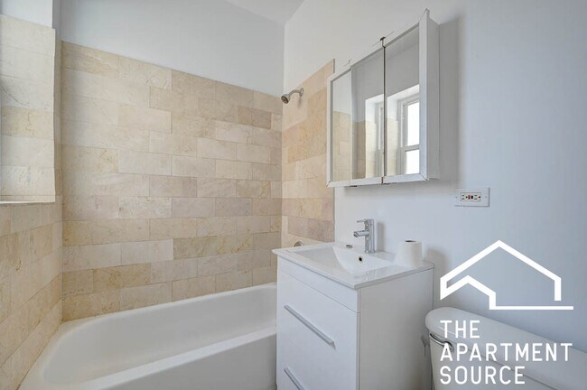 Photo - 3531 W Fullerton Ave Unidad 3