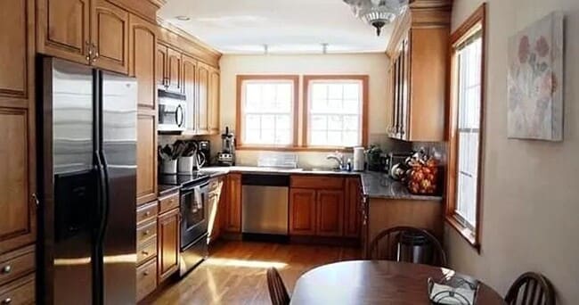 Photo - SFH Brick Colonial beauty!