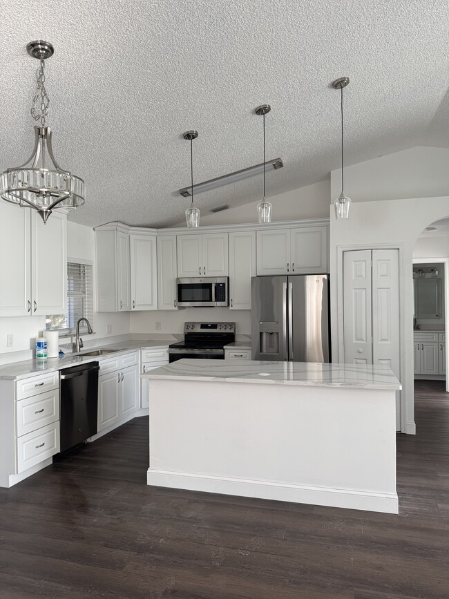 Photo - 611 Seaport Ter SE