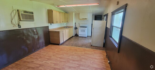 Building Photo - Edith St. Trailer Park Unit 509.5 Ferrell Rental