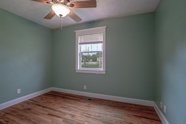 Photo - 210 N 10th St