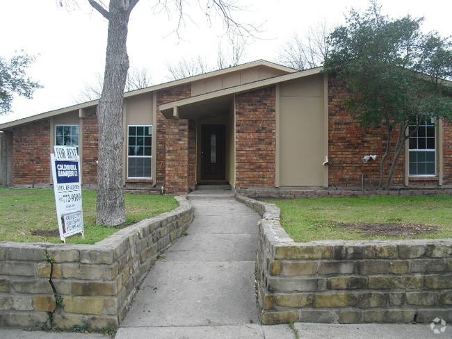 Building Photo - 541 Shadowcrest Ln Rental