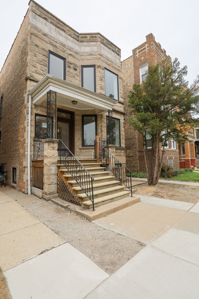 Photo - 2230 W Wilson Ave Apartment Unit 2
