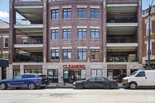 Building Photo - 2230 N Lincoln Ave Unit 204 Rental