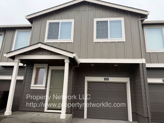 Building Photo - New 3 Bedroom Gresham Townhouse