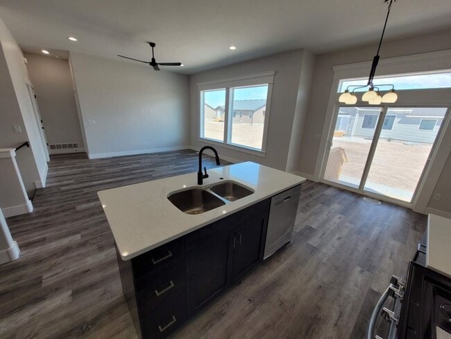 Photo - **LEASE TAKEOVER** PLEASE CONTACT CURRENT TENANT: JOEL @ 801-580-1448 - NO DEPOSIT NEEDED, CURREN...