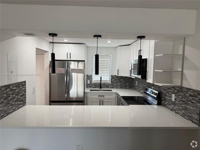 Building Photo - 9355 SW 8th St Unit 402 Rental
