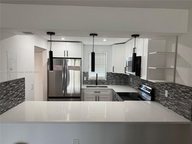 Photo - 9355 SW 8th St Unidad 402 Rental