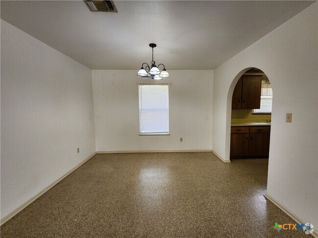 Building Photo - 793 Albert St Rental