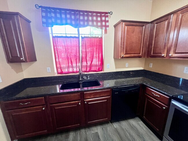 Photo - 879 E Stottler Dr