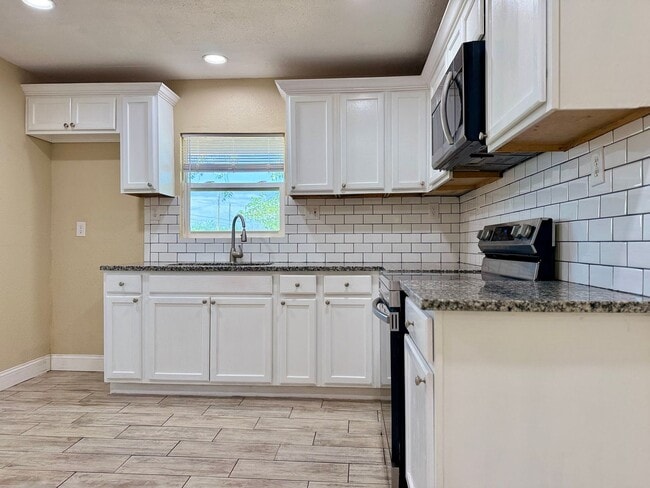 Photo - 609 Howard Dr