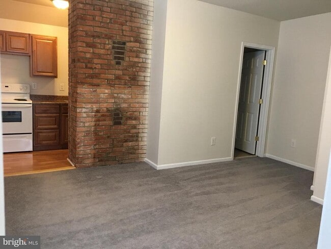 Building Photo - 510 N Kent St Unit 1