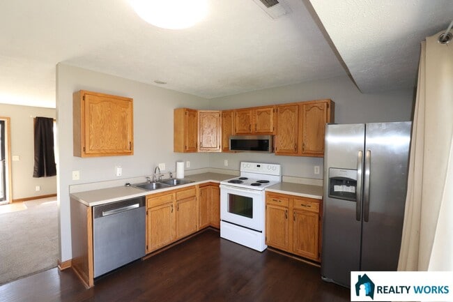 Photo - Lovely 3 Bedroom, 1 bath house available now.