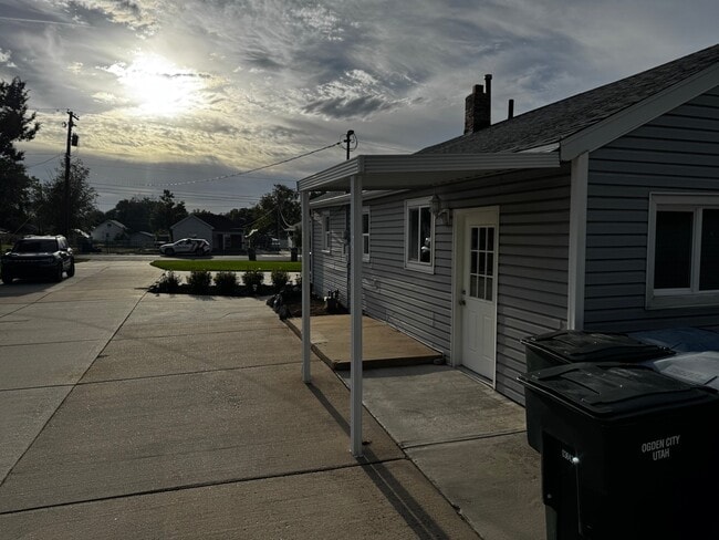 Photo - 3250 Jefferson Ave