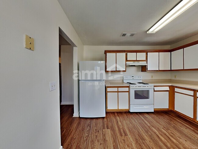 Photo - 1202 Larzelere Ln