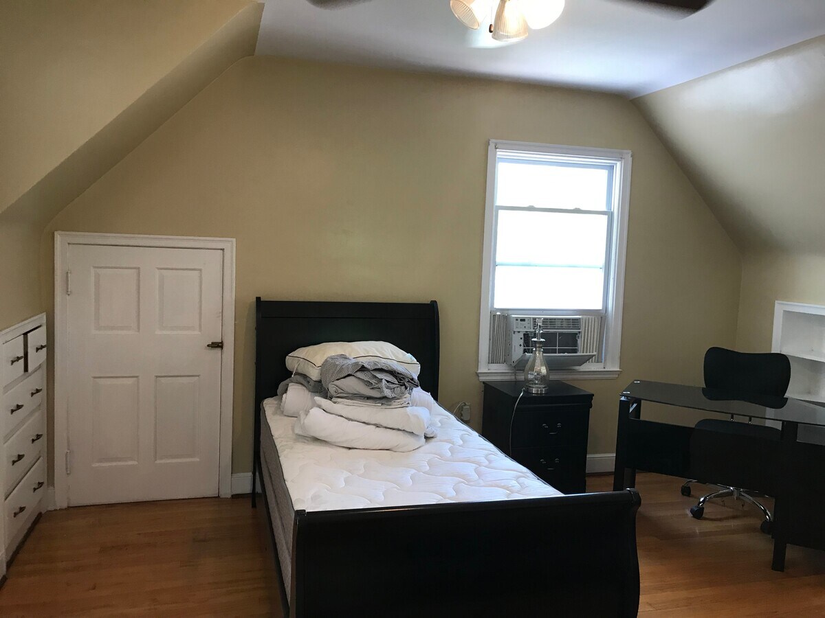 Photo - 1602 University Ave